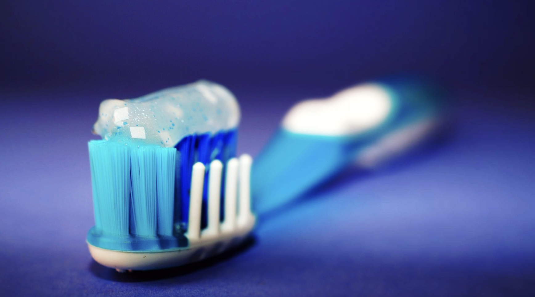 칫솔은 원래 ‘돼지털’이었다? 우리가 몰랐던 치아 관리의 역사