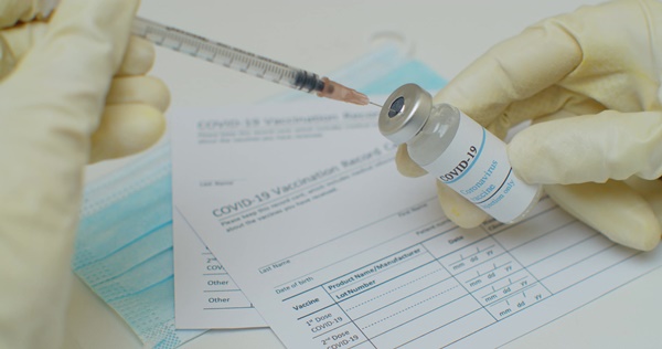 백신접종 우선순위 이미지 입니다.