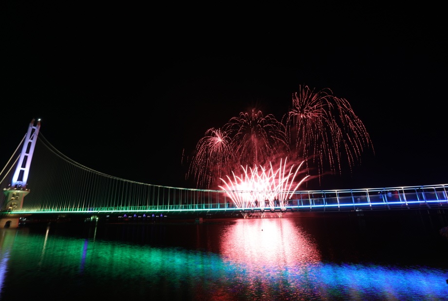 충남 예산군 '예당호 출렁다리' 소개