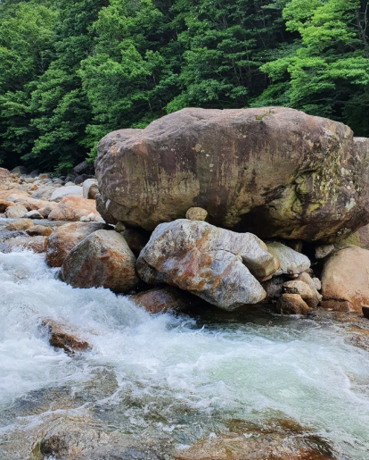 백무동 캠핑장 계곡 모습