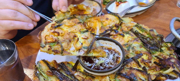 바삭한 해물파전 매운갈비찜 안주 저녁식사