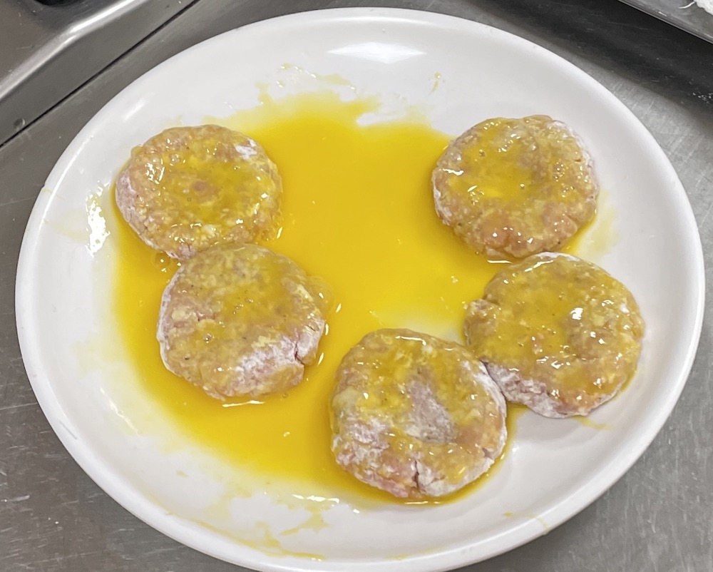 한식조리기능사 실기시험 준비 - 육원전 - 달걀물 입히기