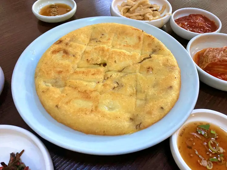 식객 허영만 백반기행 168회 최명길 편 김치만두전골, 토장만두전골, 녹두전, 빈대떡, 손만두 만두 전골 삼청동 경복궁 맛집 소개