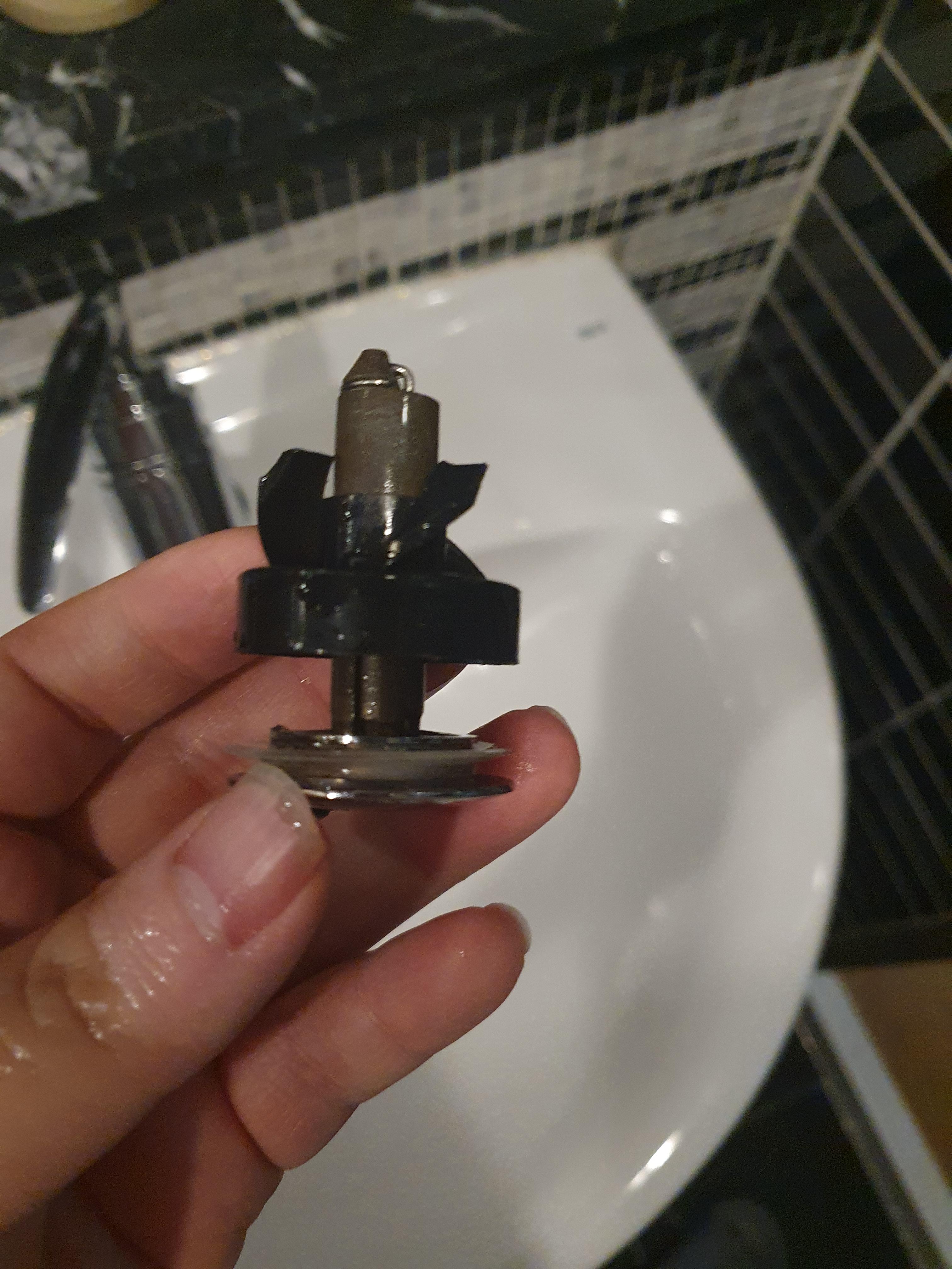 고장난 마개는 쓰레기통으로