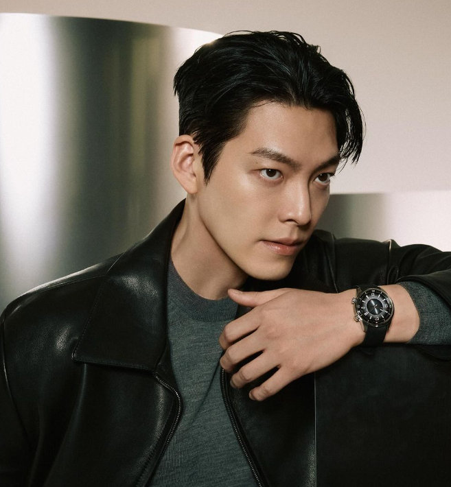 김우빈 프로필 작품활동 연애 신민아 결혼 투병 결별 드라마 영화 넥플릭스