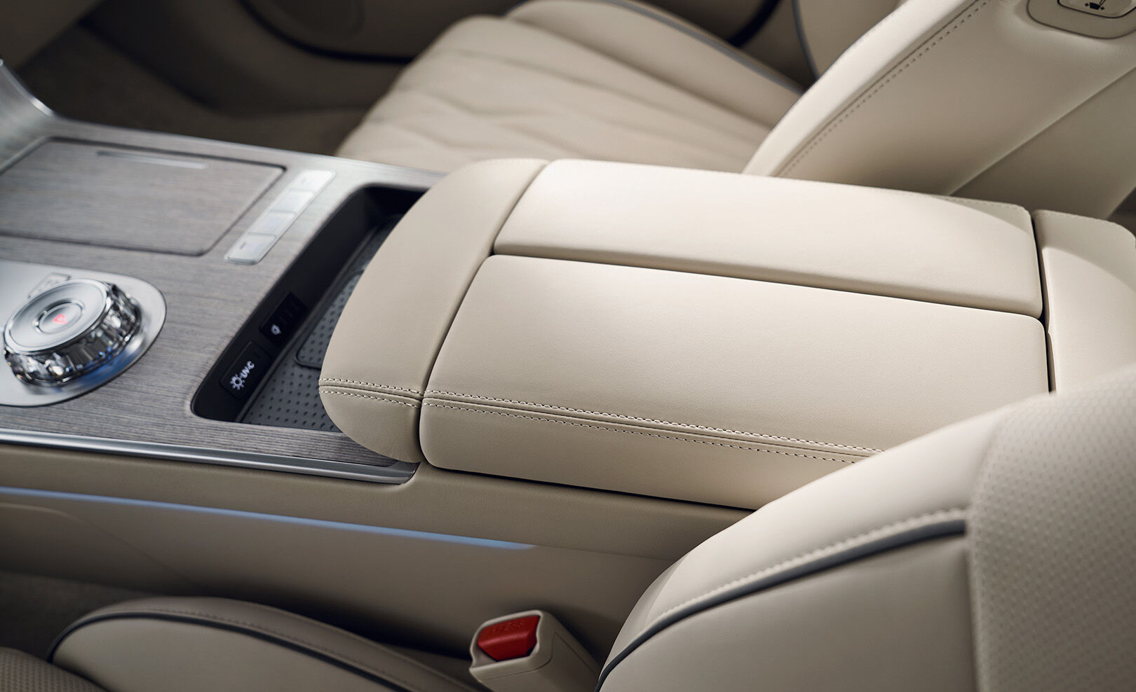 G80 가솔린 2.5 터보 / 가솔린 3.5 실내디자인 발열 암레스트 / UV-C 콘솔