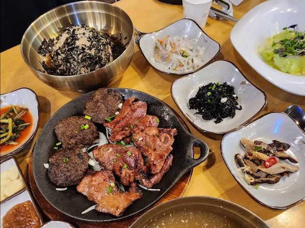 들기름막국수와 한우떡갈비가 맛있는 고기리열두화덕 방문 정보 총정리