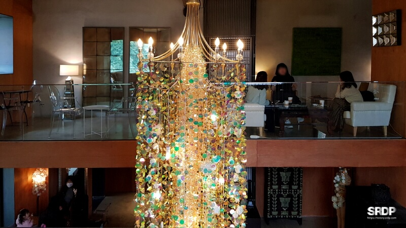 미사장-하남-미사-카페-숲속-카페-샹들리에-포토존