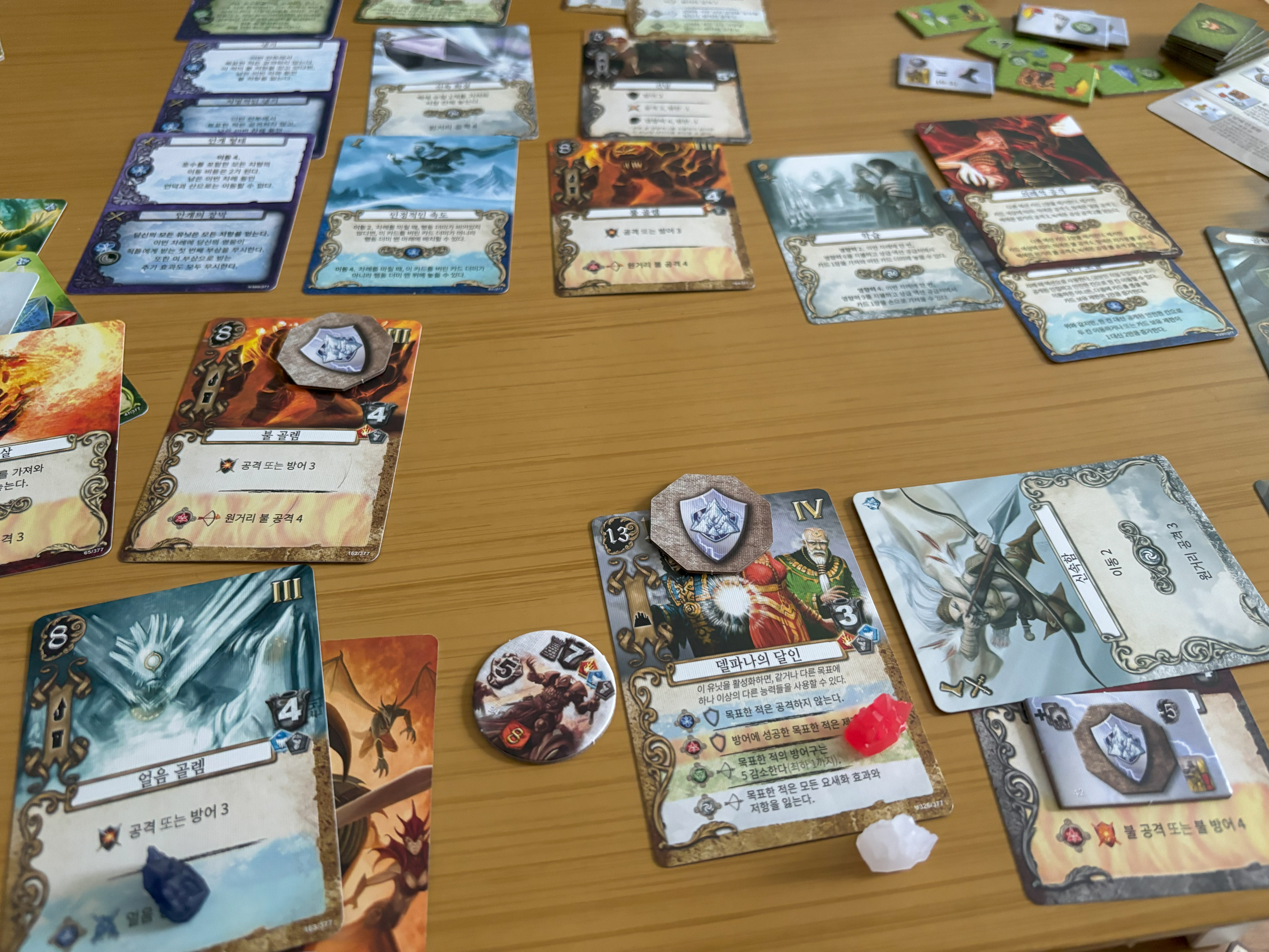 다양한 고용유닛, 마법, 액션, 기술이 있는 메이지나이트