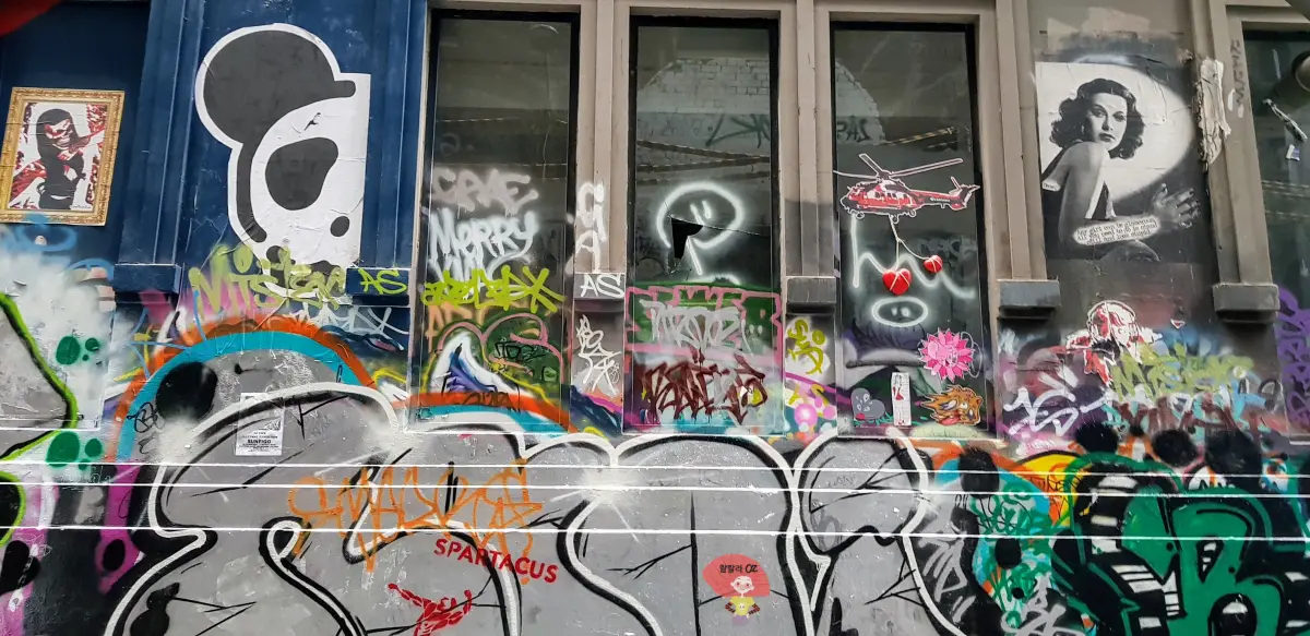 호주-멜버른-호시어-레인-거리-알록달록-그래피티-카페