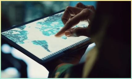 정부 및 군사 프로젝트에 비유될만한 사진. 심상치 않은 화면을 보고 있는 화면과 터치스크린