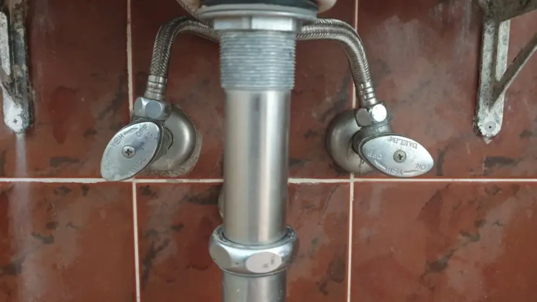 세면대 온수 냉수 밸브