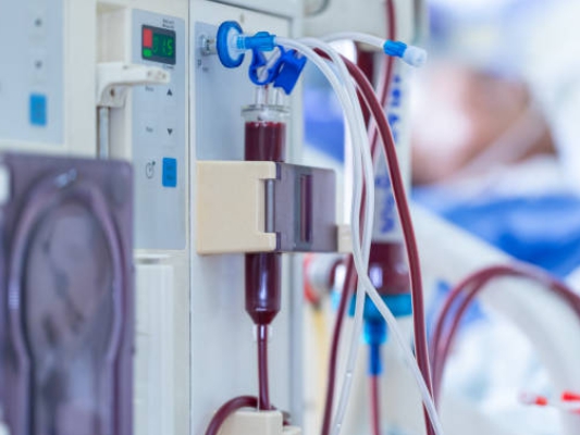 혈액투석실에서 투석을 받고 있는 환자