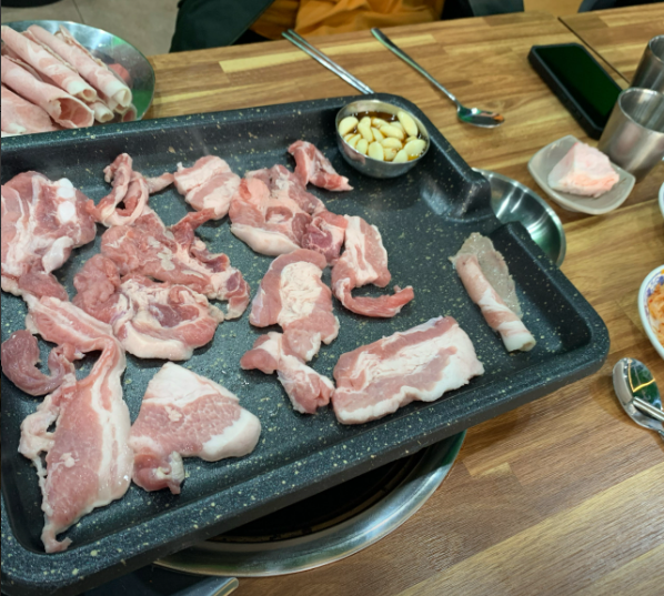 싸다구무한리필고기식당