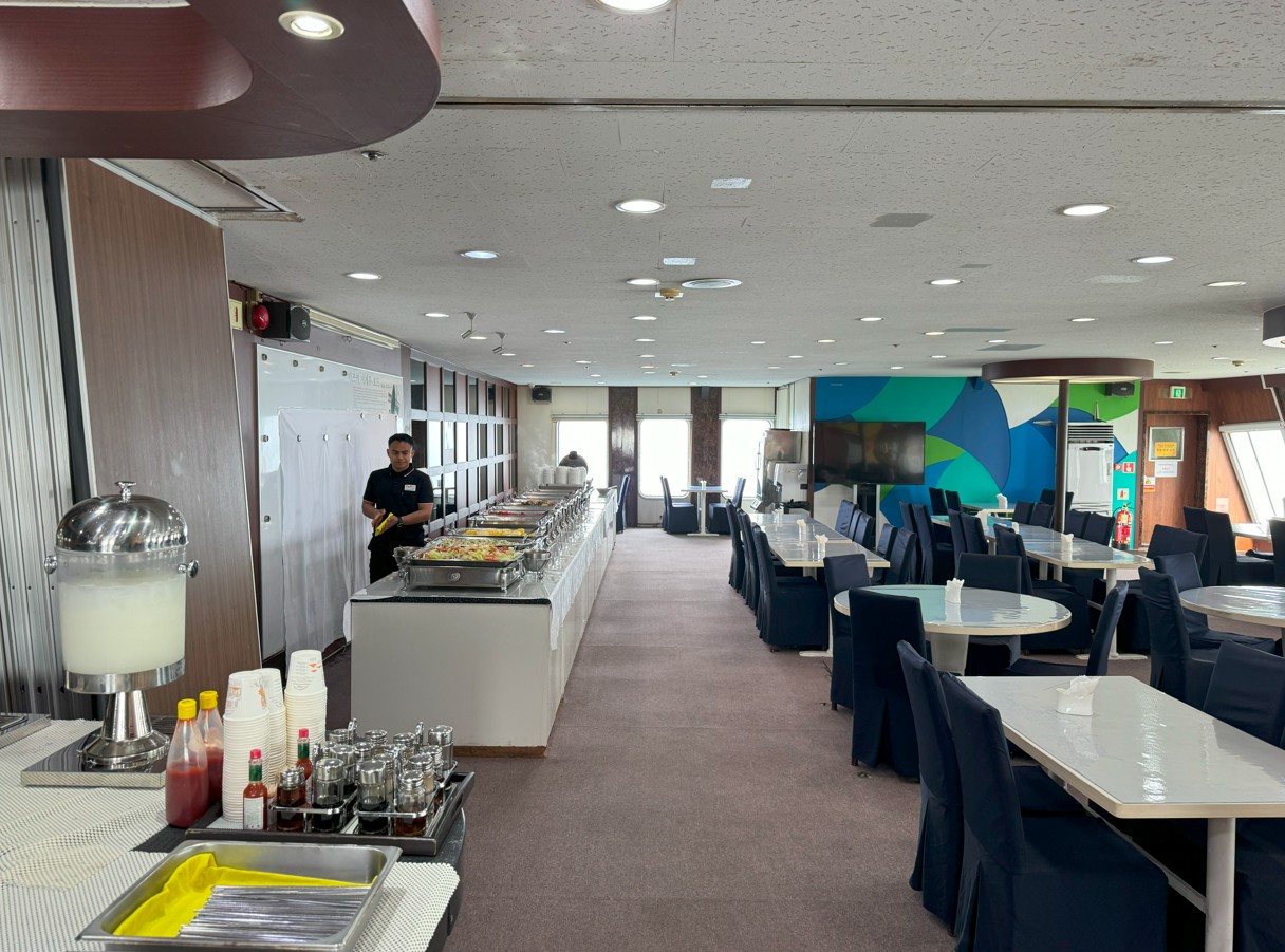 두원상선 크루즈 식당 사진