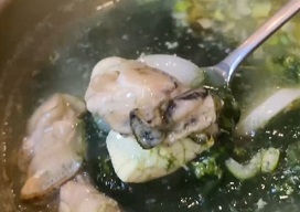 굴미역국