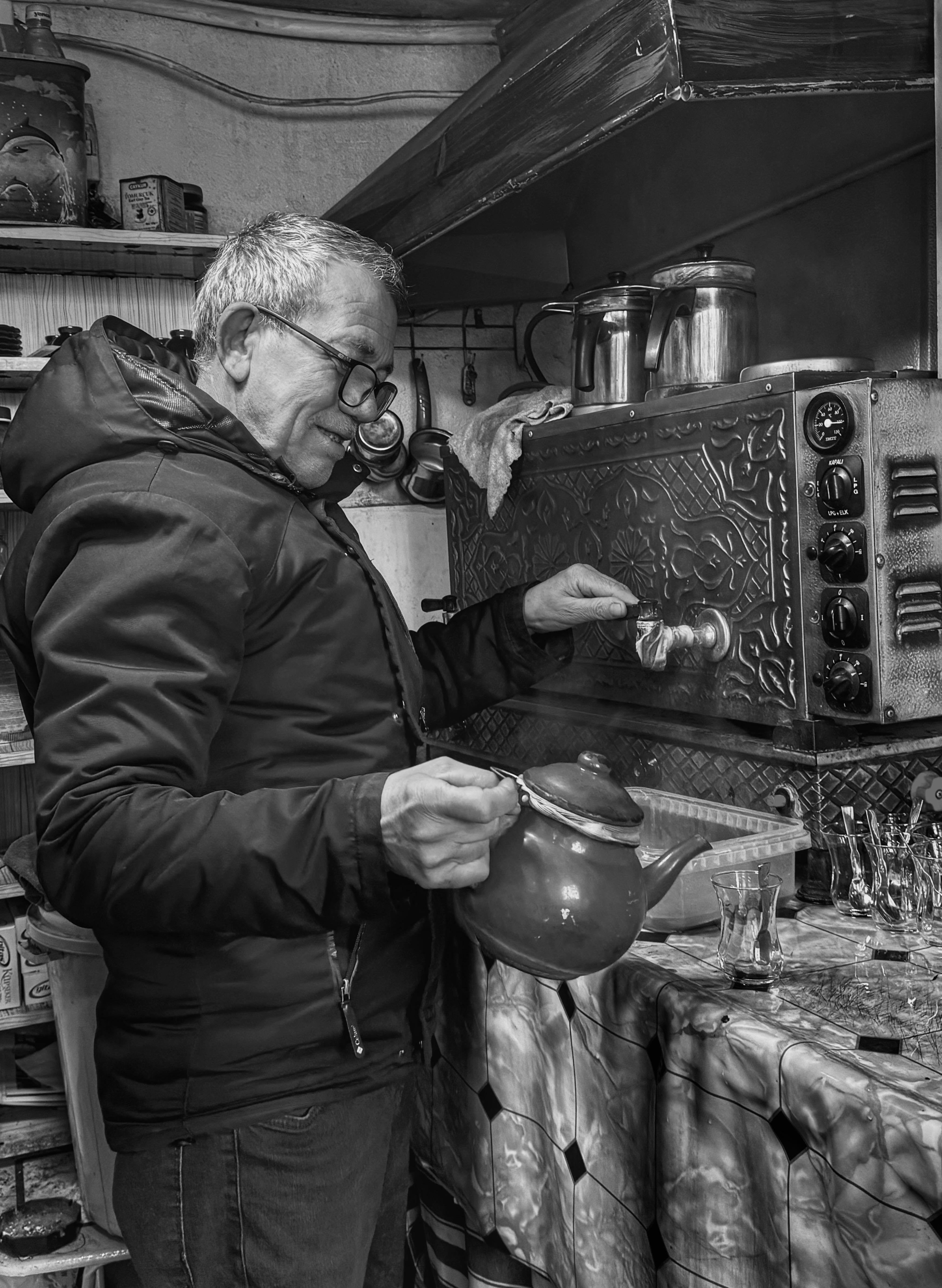 🔥 “트와이닝부터 아흐마드까지, 진짜 홍차 애호가라면 알아야 할 전 세계 프리미엄 홍차 브랜드 8선의 모든 것!”