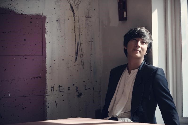 사광(인물의 45도 앞쪽에서 들어오는 빛)