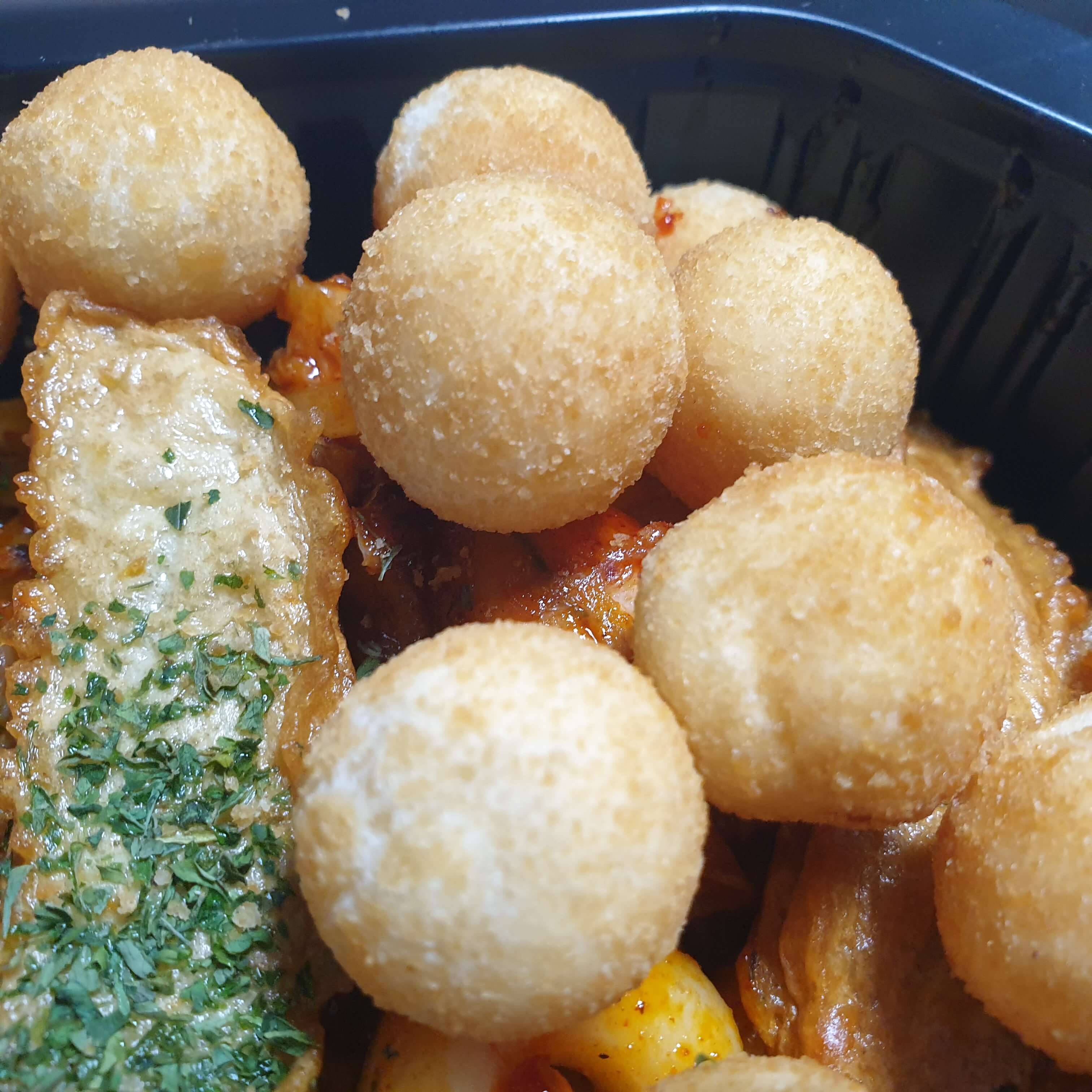 기영이숯불두마리치킨 찹쌀볼