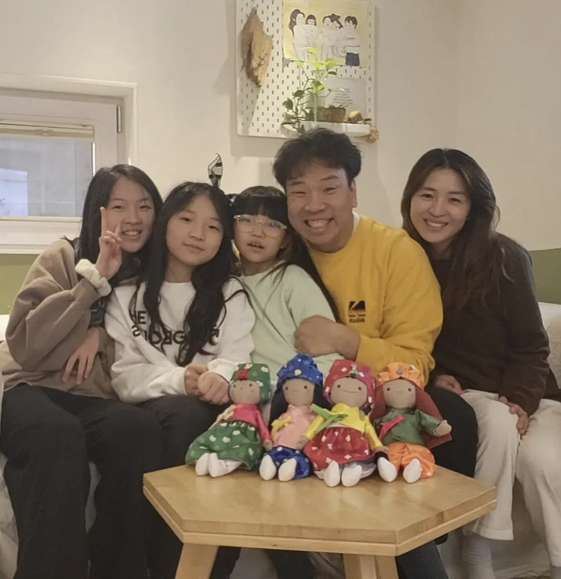 오지헌과 아내와 딸들과 함께한 가족사진