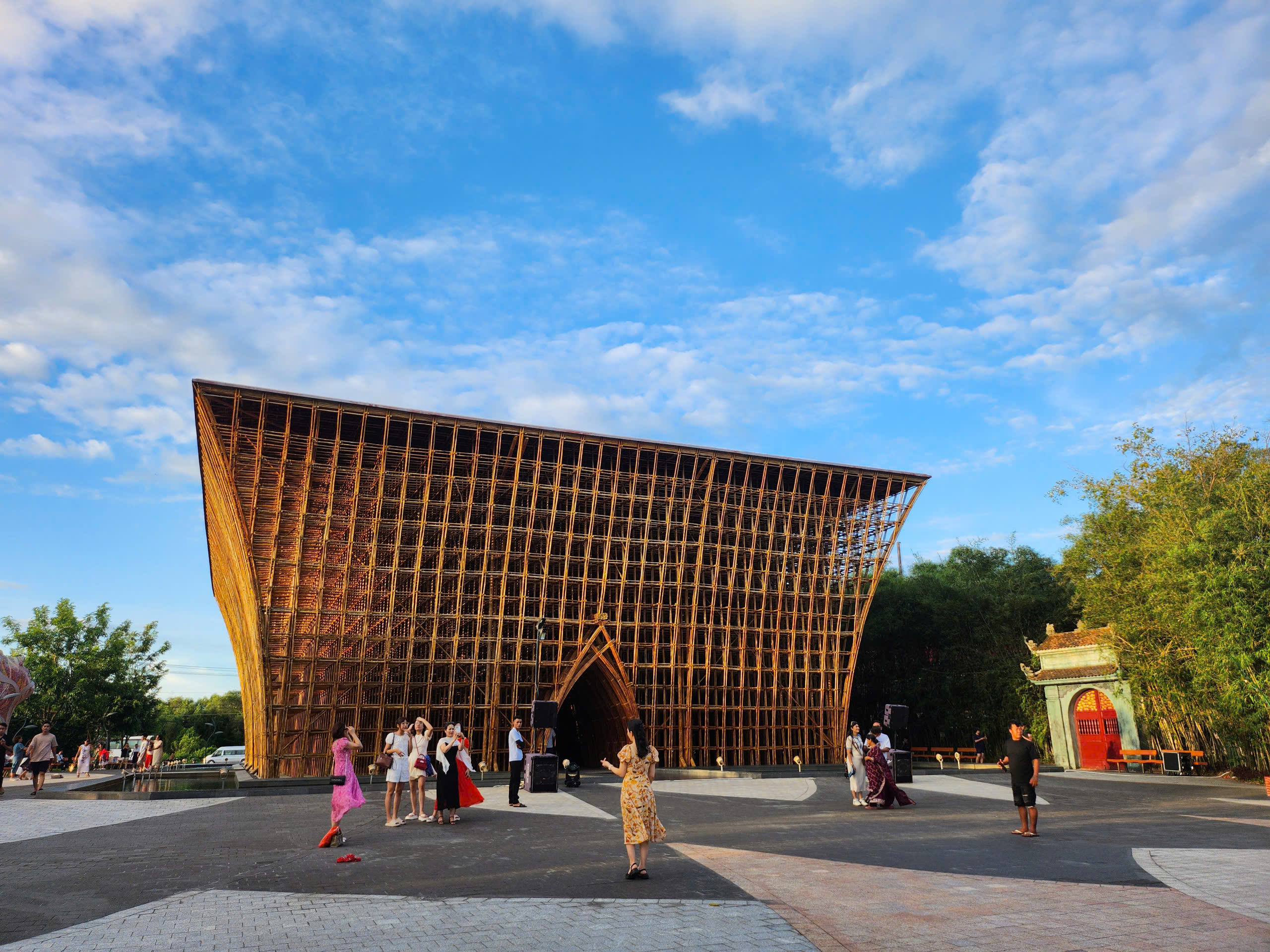 베트남 푸꾸옥 그랜드 월드 맞은편 대나무의 전설