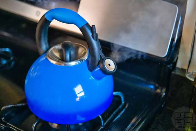 세면대 물이 잘 안내려가요 세면대 배수구 막힘 뚫기 끓는물