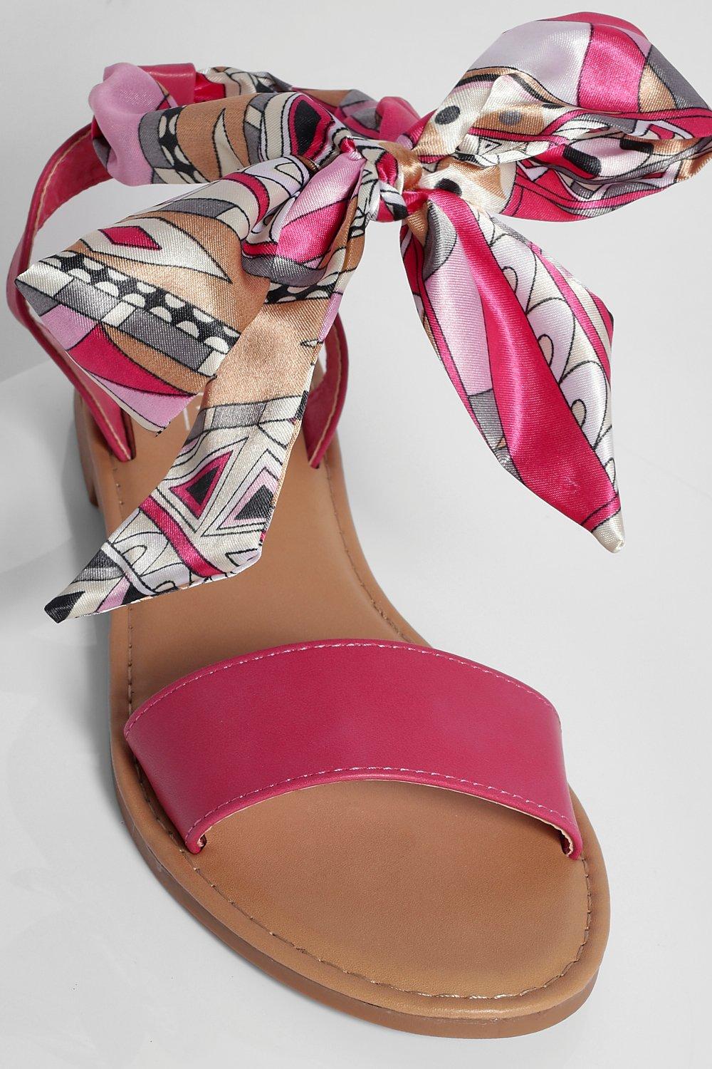 스카프, 방도스카프, 볼캡, 리조트룩, 스타일링, 크롭탑, 반다나, 락시크, 페스티벌룩, 여름, 패션플레이그라운드, 샌들