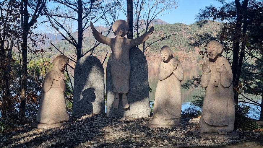 인제 겟세마니 피정의 집 야외 십자가의 길 제15처 예수님께서 부활하심을 묵상합니다.