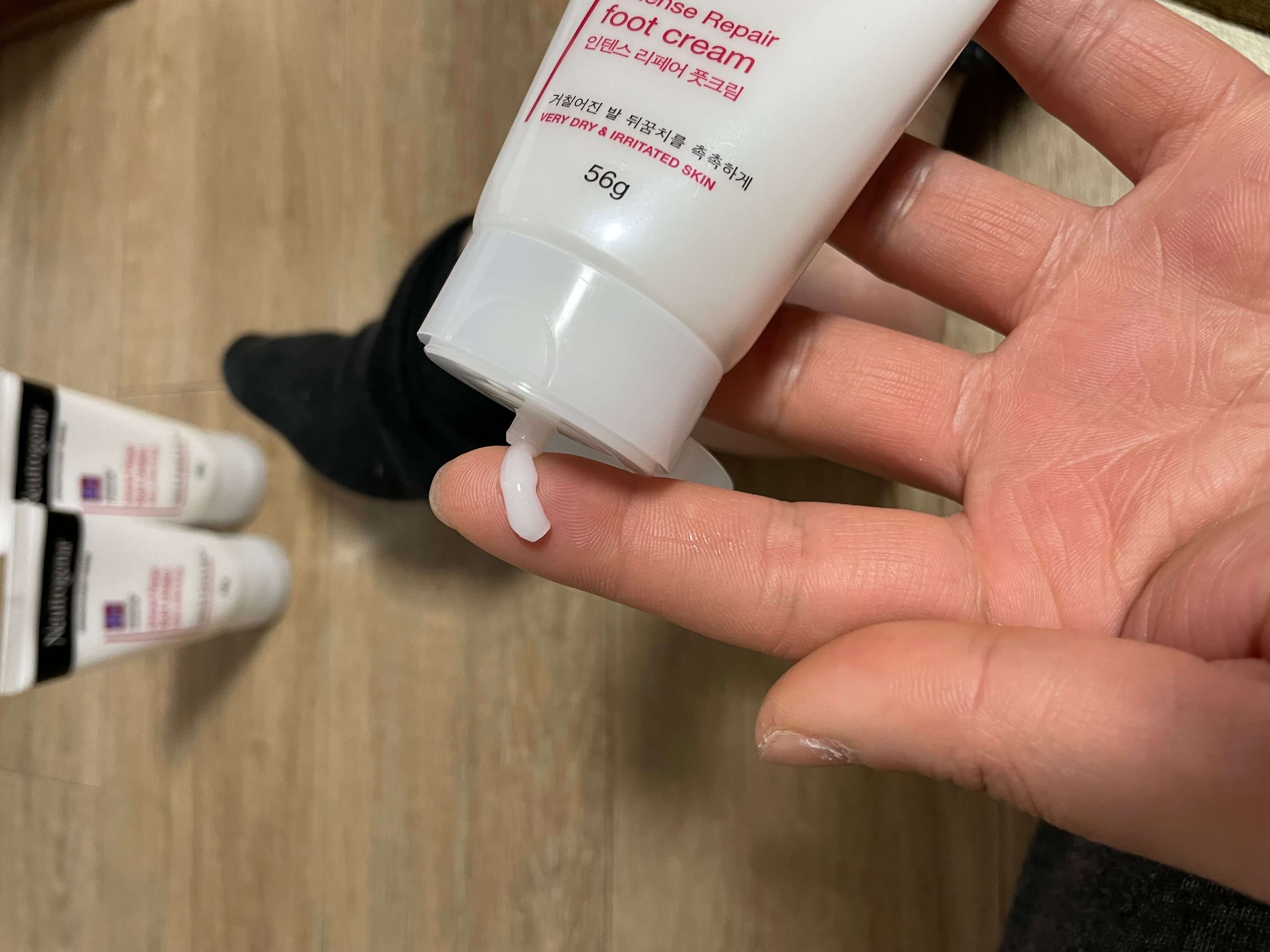 뉴트로지나 인텐스 리페어 풋크림 사용 후기