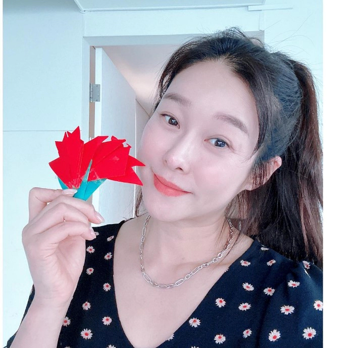 현영 프로필 나이 학력 키 결혼 남편 및 현영 맘카페 사기 연루 논란 정리