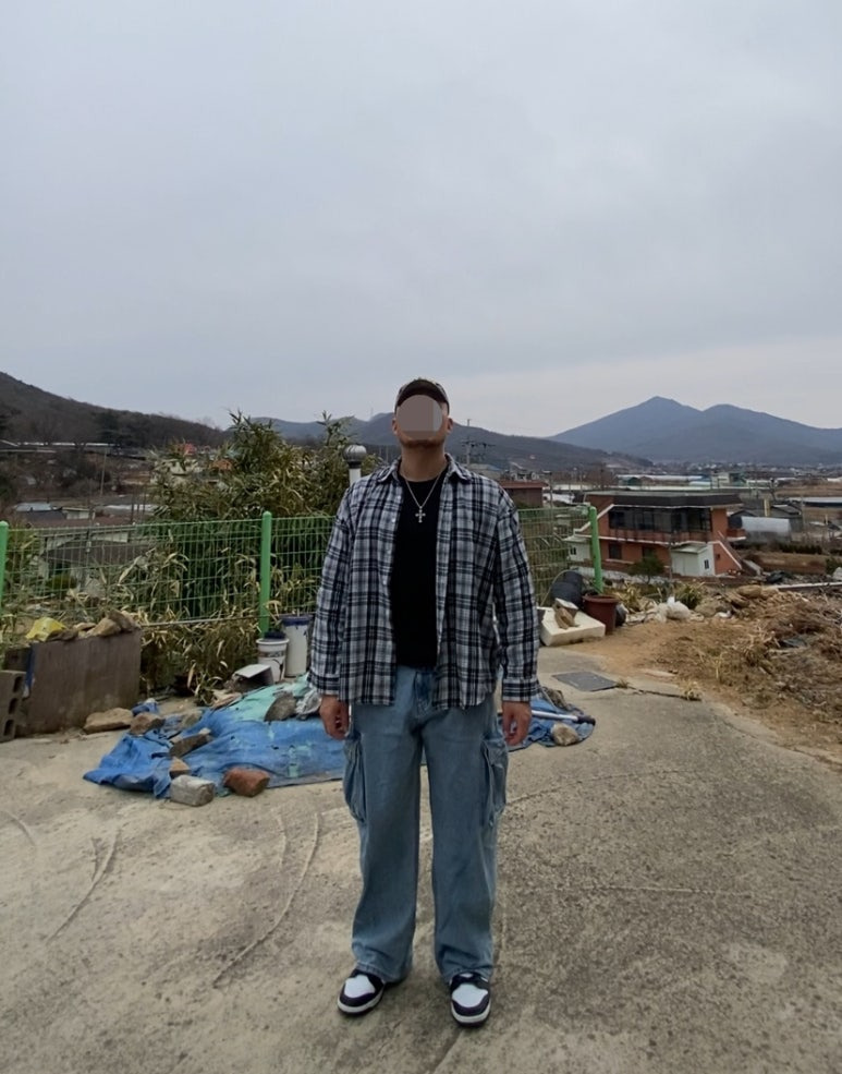 데일리룩('26. 3. 1.)블루썬플라워 SUN로고 카모볼캡, 스탠다드에러 87-STAN134 포켓체크셔츠, 무신사스탠다드 카고팬츠, 나이키 덩크로우 돌고래, 빈티지 십자가 목걸이, 무신사스탠다드 베이직 티셔츠