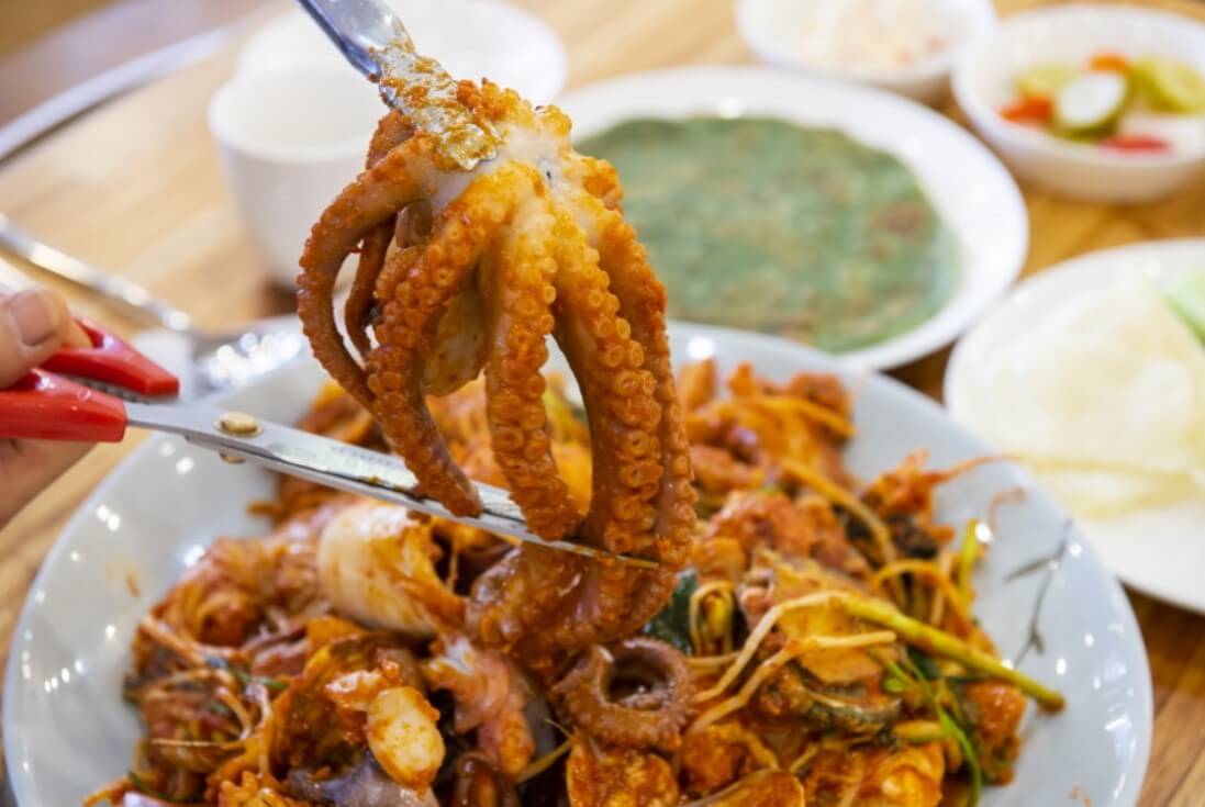 생생정보통 바닷가재해물탕 인천 부평 맛집 고수의 부엌