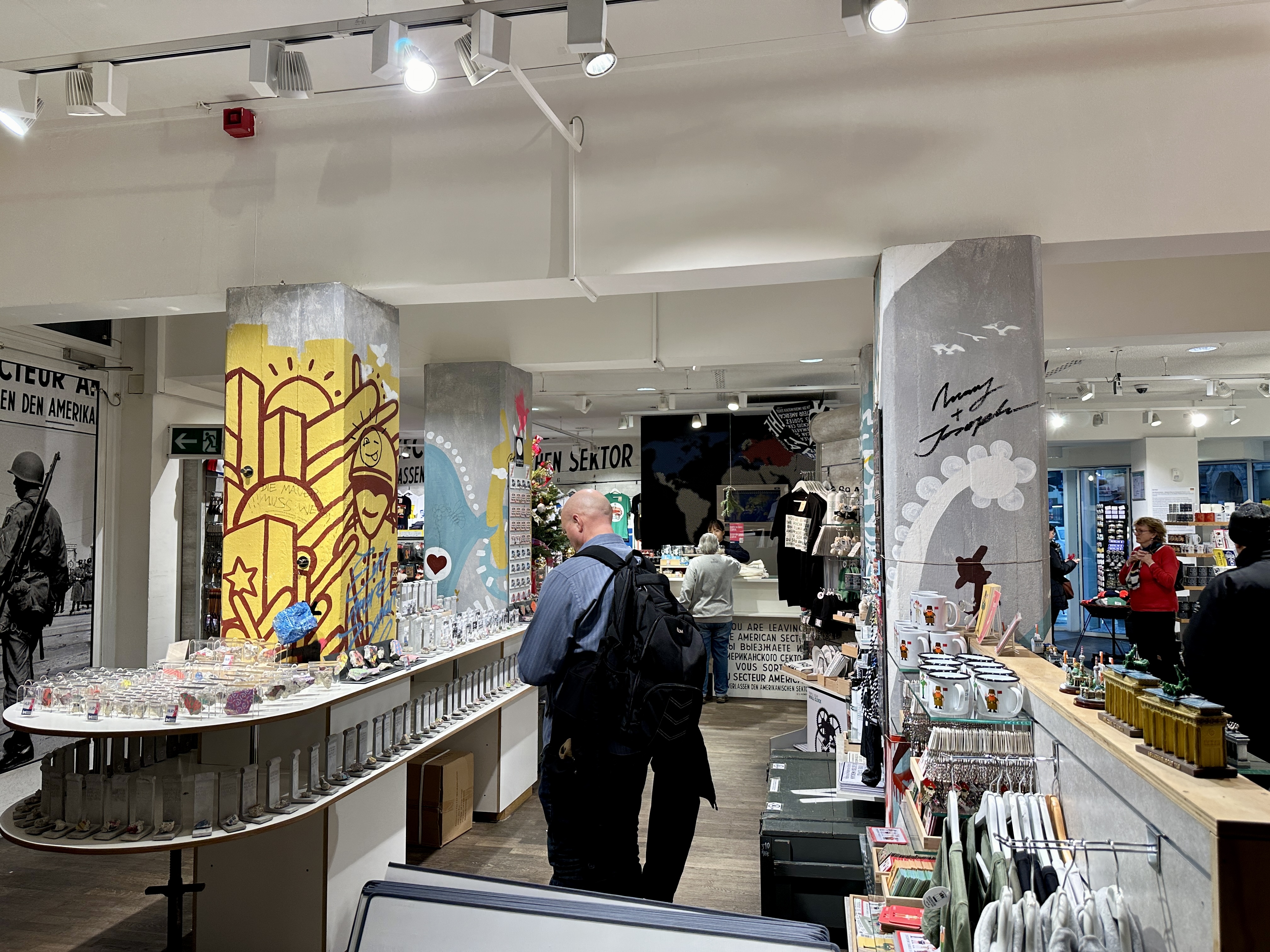 체크포인트 찰리 박물관 기념품 가게