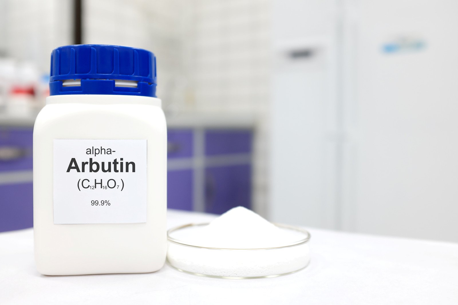 알부틴(Arbutin): 색소 침착 감소의 대표 미백 성분