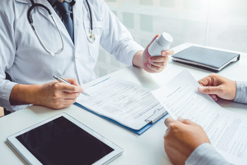 항생제 부작용 알아보기 : 설사, 피부발진, 구토 등