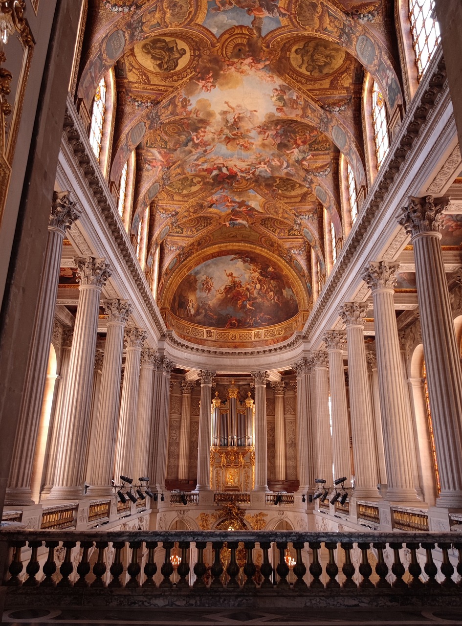 프랑스 디자인을 대표하는 세련된 매력과 시대를 초월한 우아함