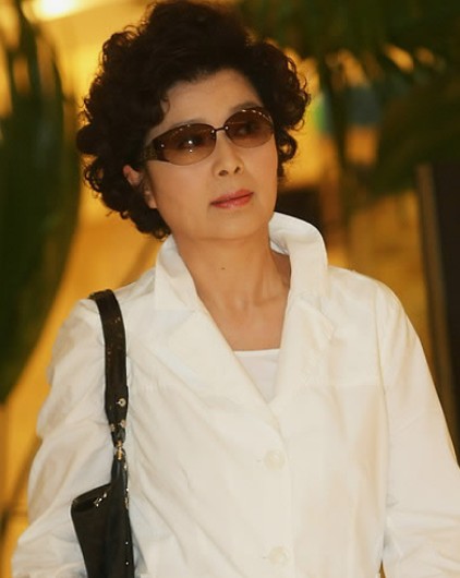 배우 윤미라 불륜스캔들로 헐리우드진출