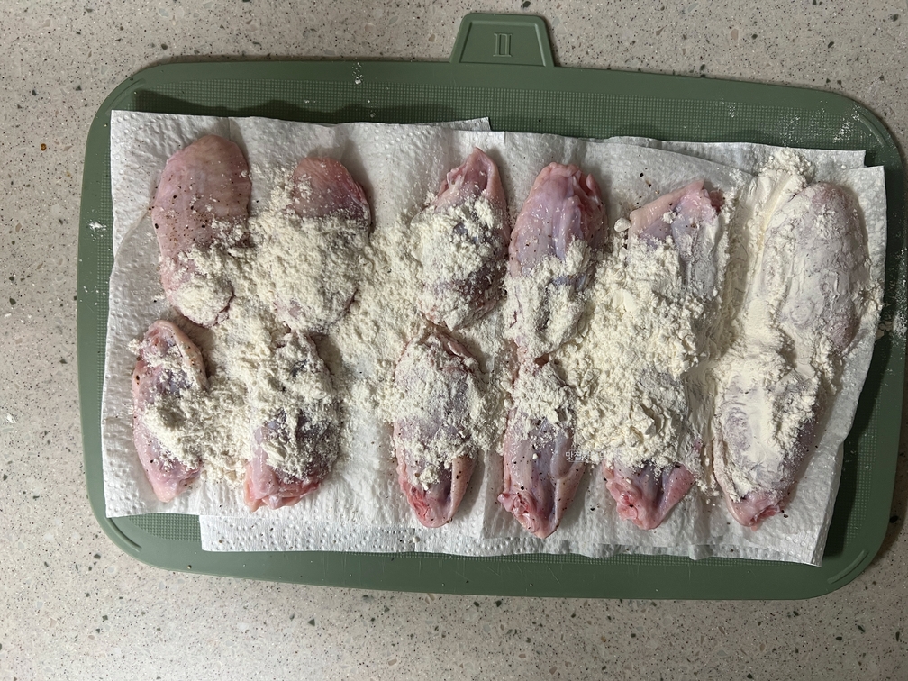 부침가루를 묻혀 주세요