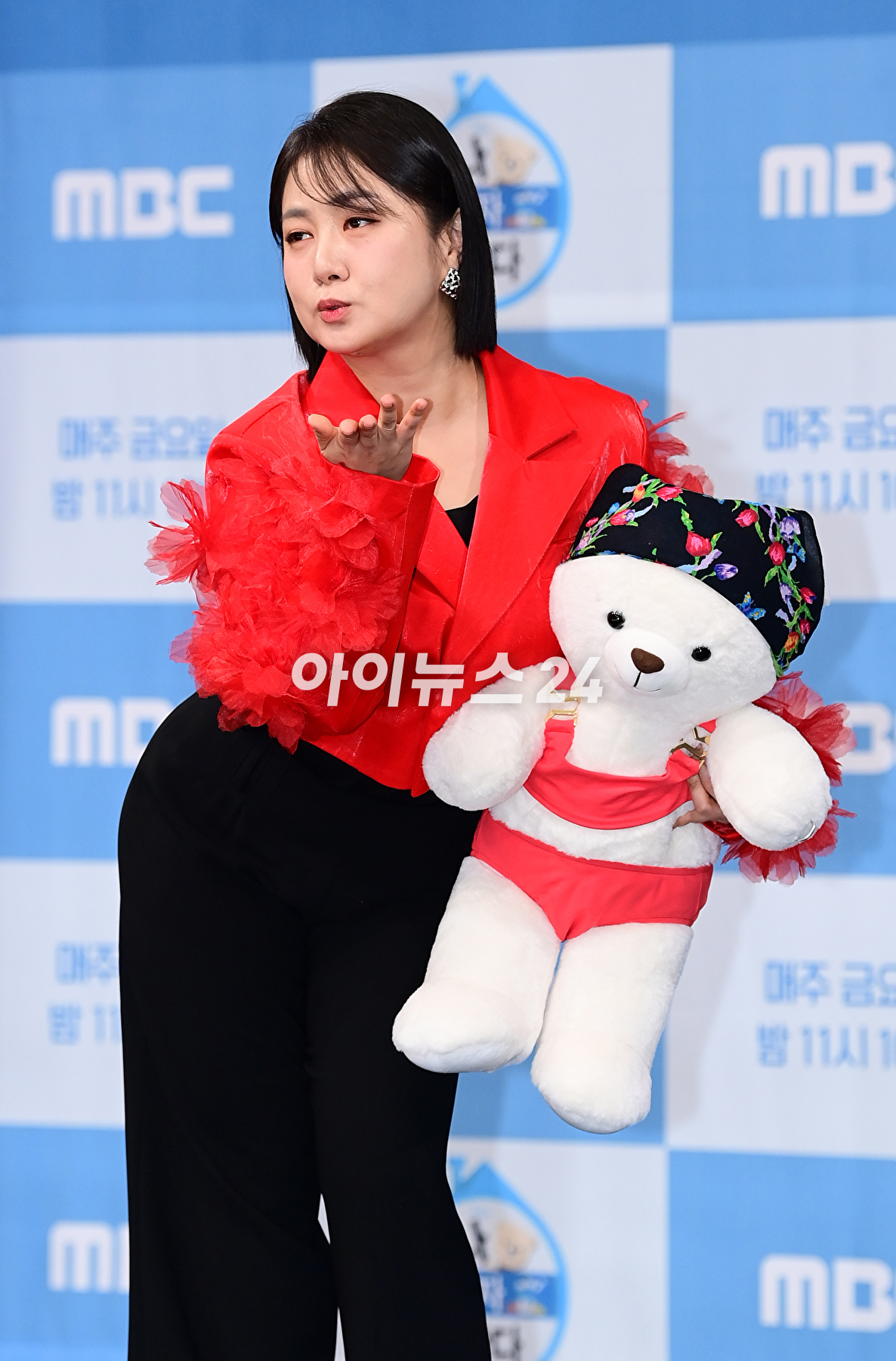 방송인 박나래가 4일 오후 서울 마포구 MBC 골든마우스홀에서 열린 MBC &#39;나 혼자 산다&#39; 10주년 기념 기자간담회에서 포즈를 취하고 있다. [사진=정소희 기자]