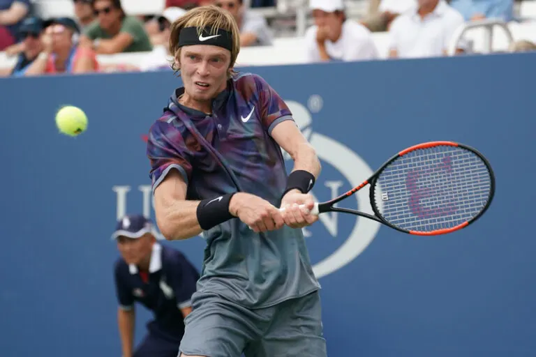 ATP 프로 테니스 선수들의 라켓 정보 루블레프