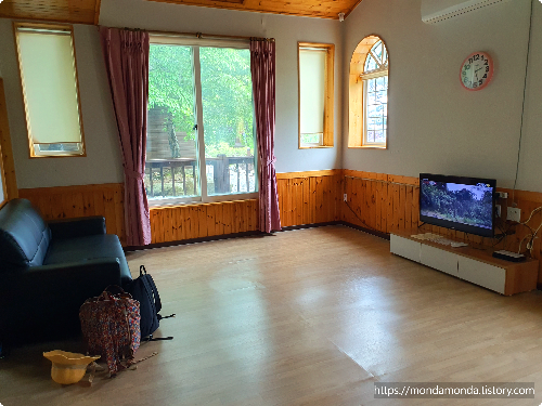 석모도자연휴양림 숲속의집 진강산 거실