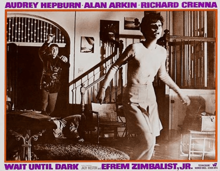 등-뒤-살인마에게-기는-앞-못-보는-수지