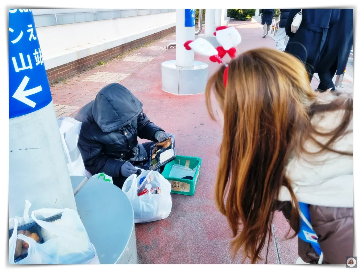 부산역-도시락-나눔-봉사자-노숙인