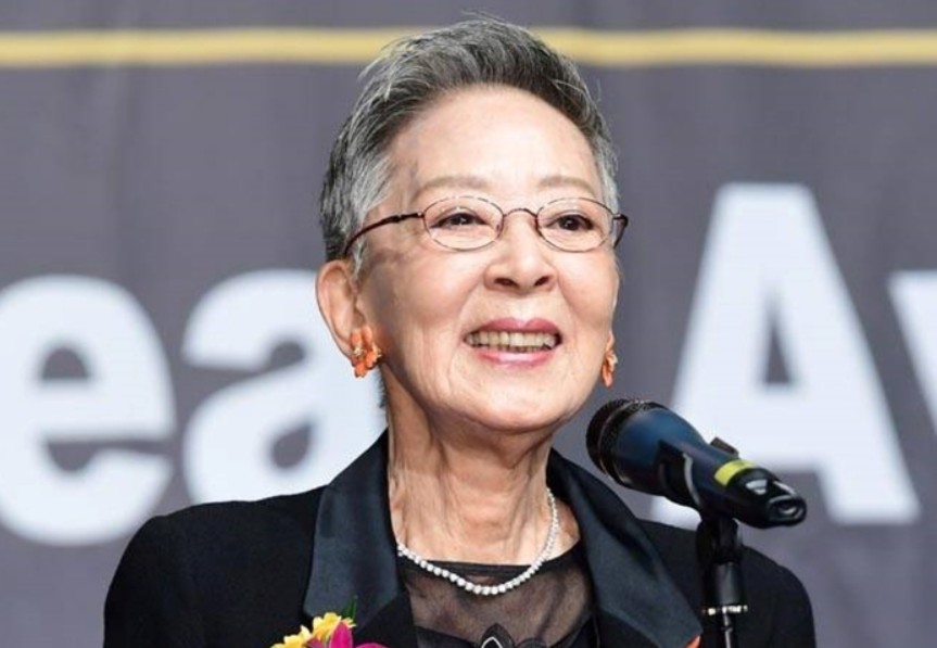 배우-김지미