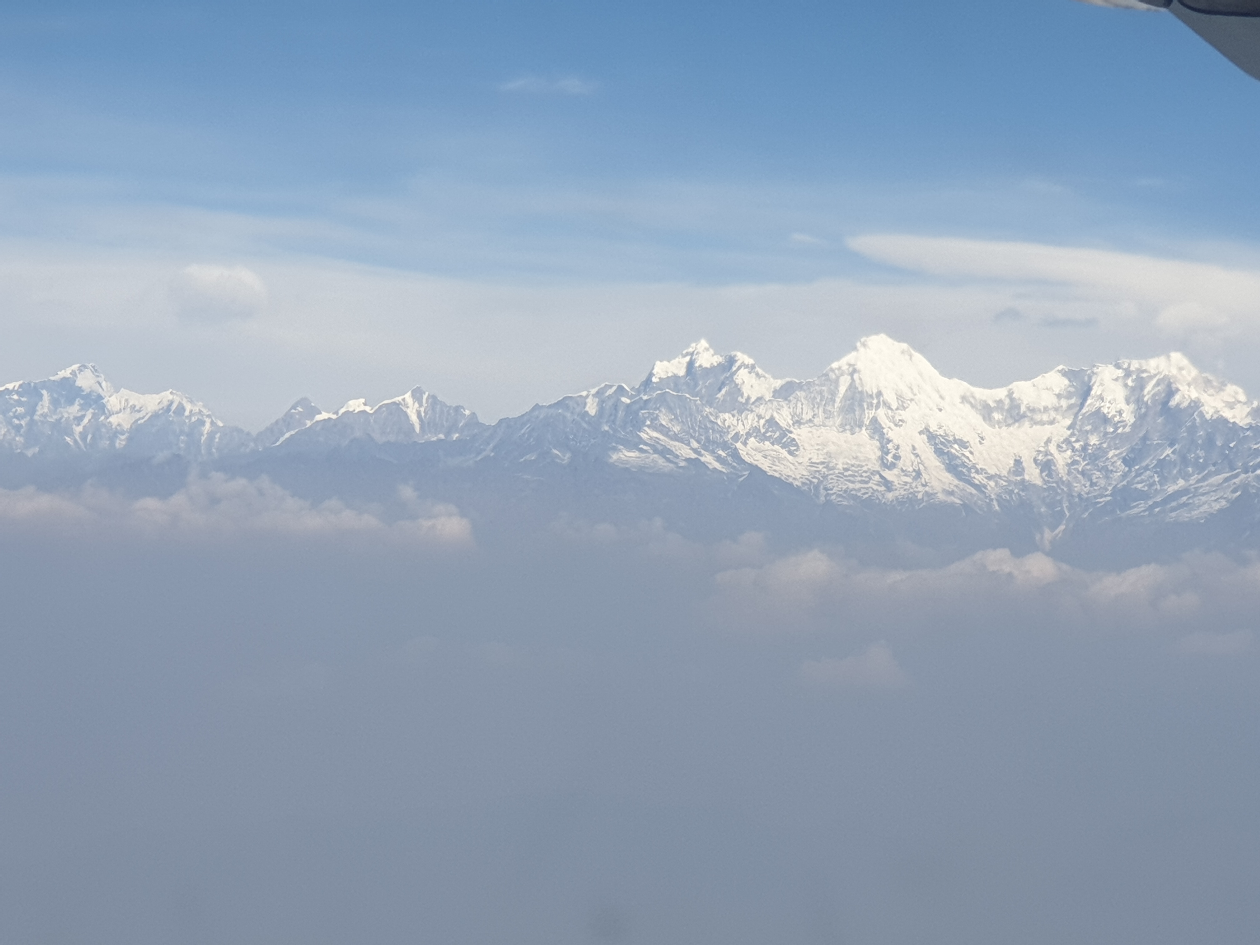 카트만두 상공 기내에서 촬영한 히말라야 설산 사진