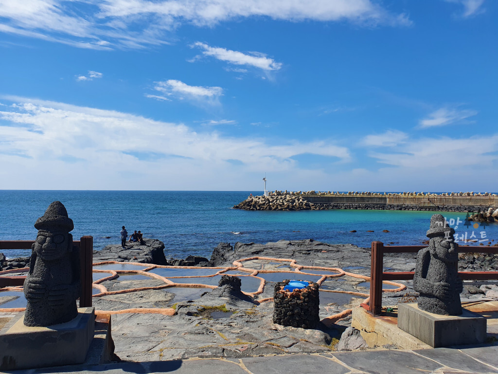 제주 구엄리 돌염전 바다