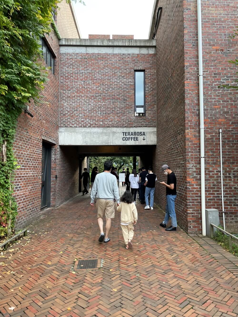 강릉-테라로사-커피공장-본점-입구-모습