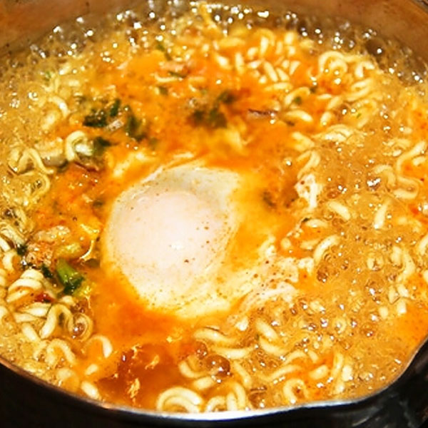 계란으로 부드러운 계란라면 만드는 법