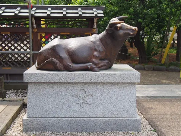 유시만텐만구에서 유명한 동상