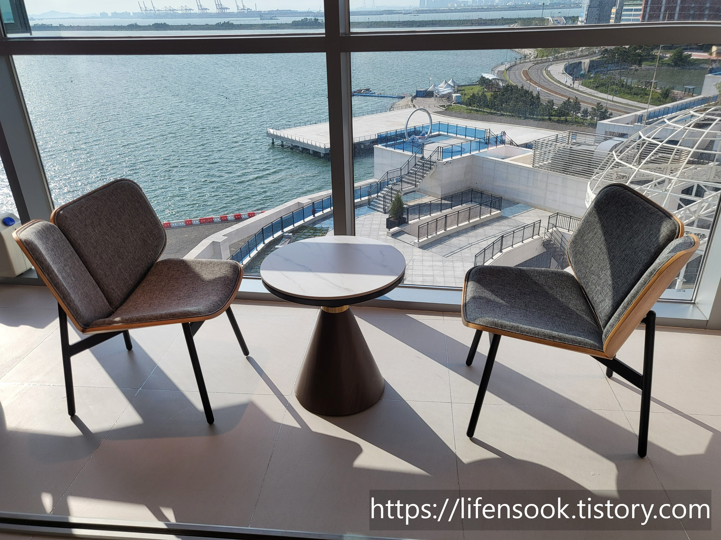 웨이브엠 호텔 웨스트 오션 웨이브 트윈룸 발코니 2